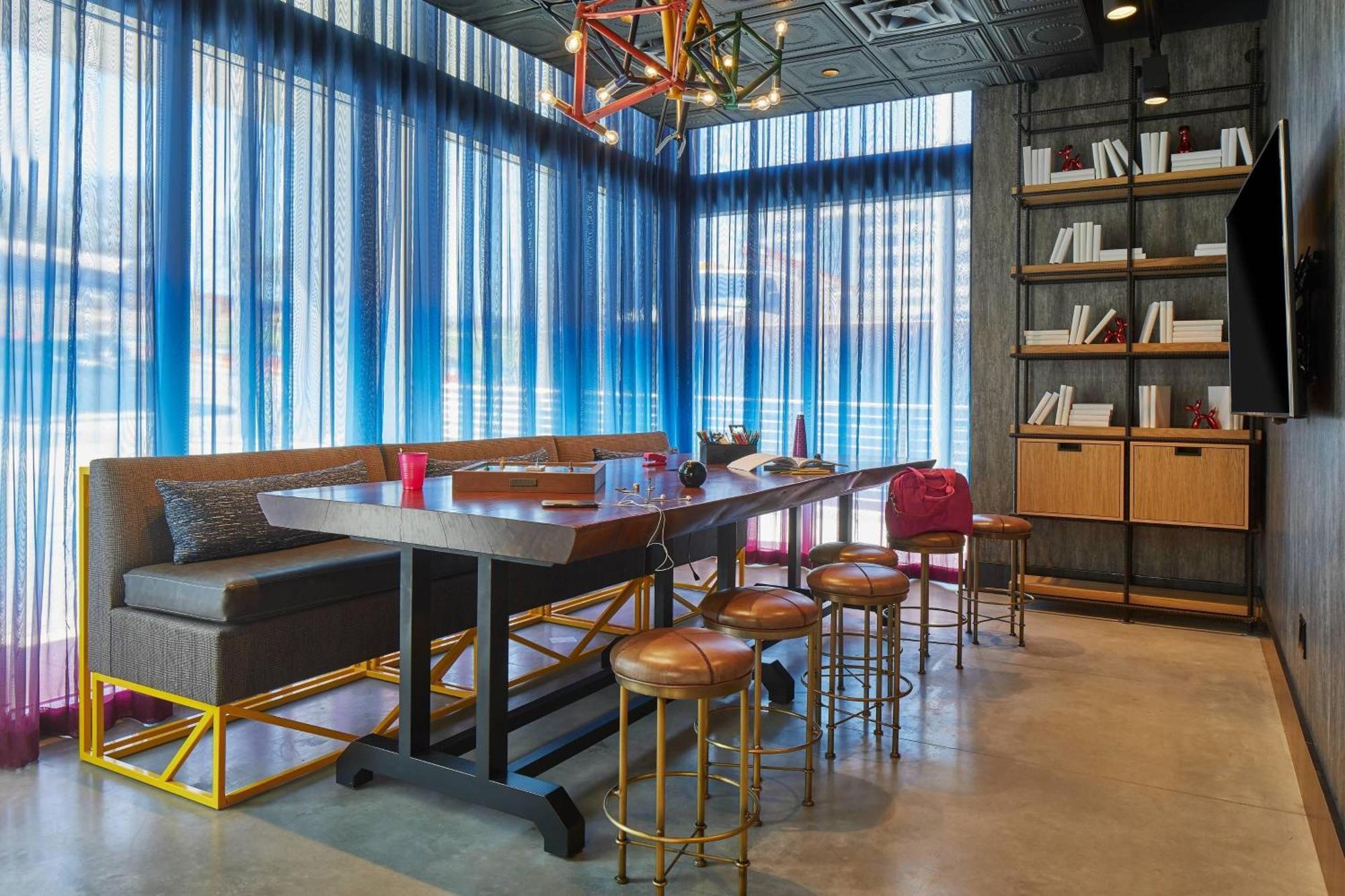 Moxy Atlanta Midtown Hotel Exterior photo